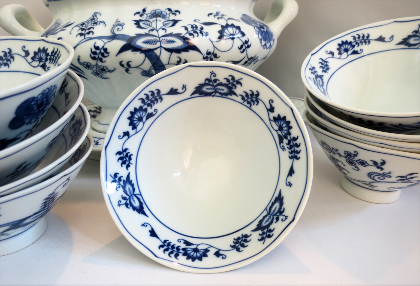 Danube shops Japanese porcelain dish set OBO